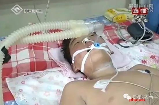 劉少攀今年12歲，魏縣人，得了格林巴利綜合征，在邯鄲市第一醫(yī)院兒科急診救治，每天需要一萬多的費(fèi)用，這對(duì)一個(gè)年收入不到兩萬元，而且還要撫養(yǎng)三個(gè)孩子的家庭來說，實(shí)在負(fù)擔(dān)不起，目前小少攀還沒有脫離危險(xiǎn)期，生命垂危，希望有愛心人士能幫幫他，小少攀父親的電話:15231093608